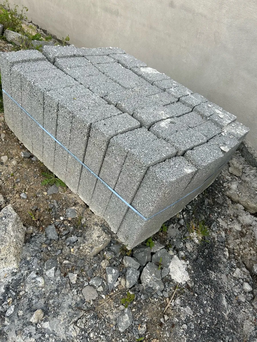 100x 4" Cannon Concrete Blocks