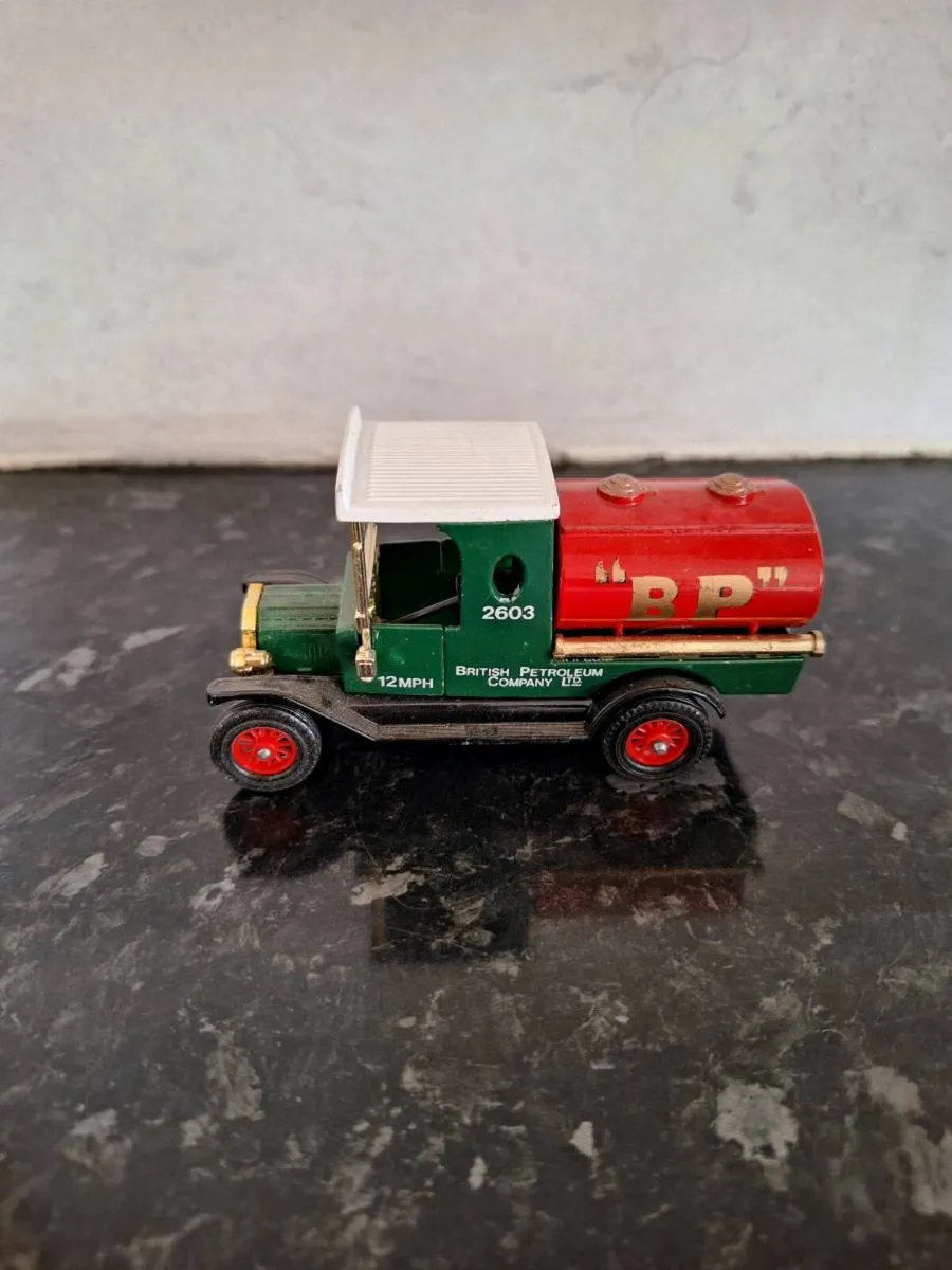 Matchbox diecast 1912 Ford Model T tankwagen - Image 2