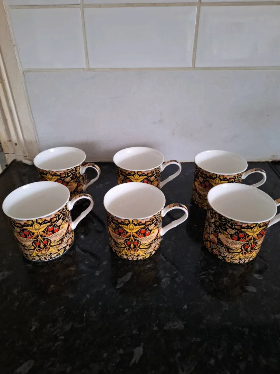 Lovely set of six mugs by Heath McCabe - Image 1