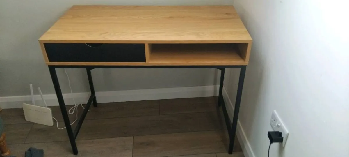 Study desk/office desk - Image 1