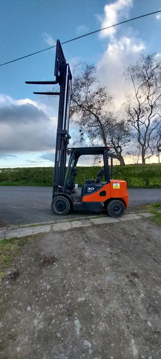 3T Doosan Forklift - Image 1