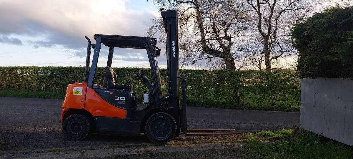 3T Doosan Forklift - Image 3