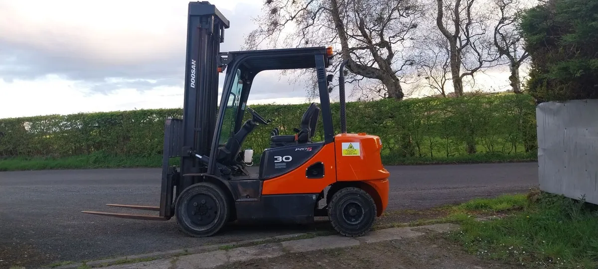3T Doosan Forklift - Image 4