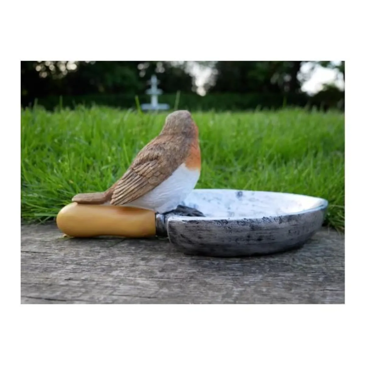 Bird Feeder Robin on Spade D7536 - Image 2