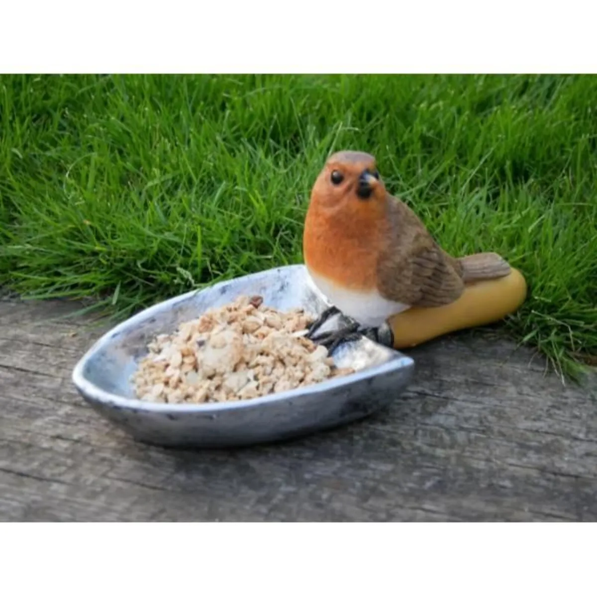 Bird Feeder Robin on Spade D7536 - Image 1