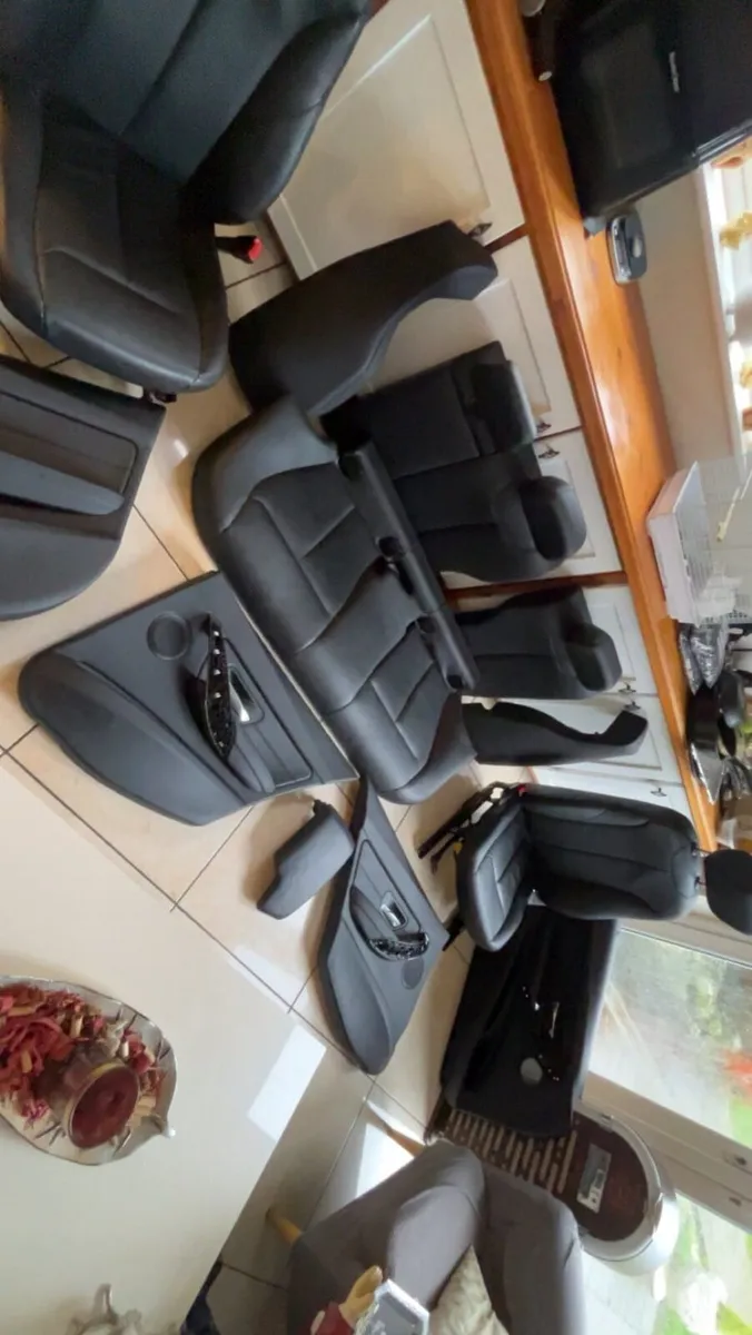 Bmw f30 car seats - Image 4
