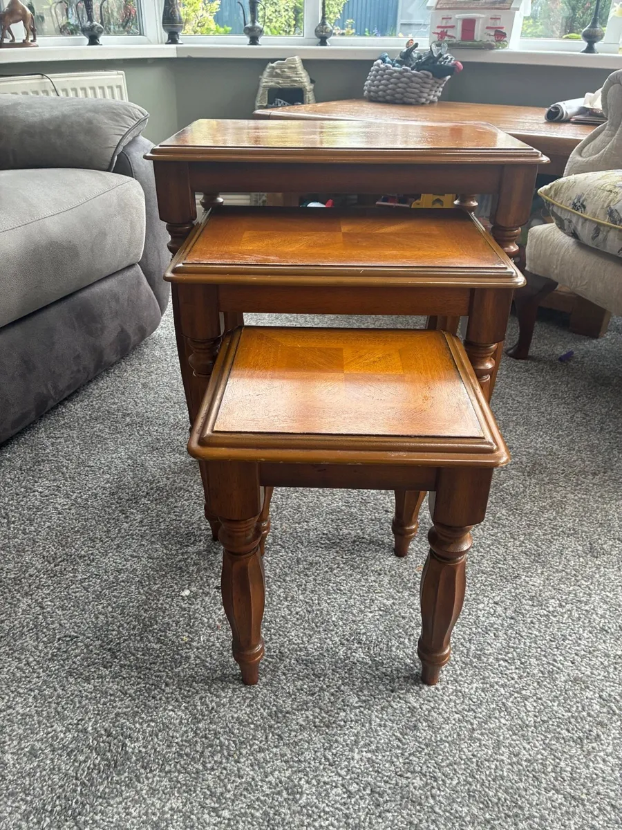 Nest of tables - Image 1