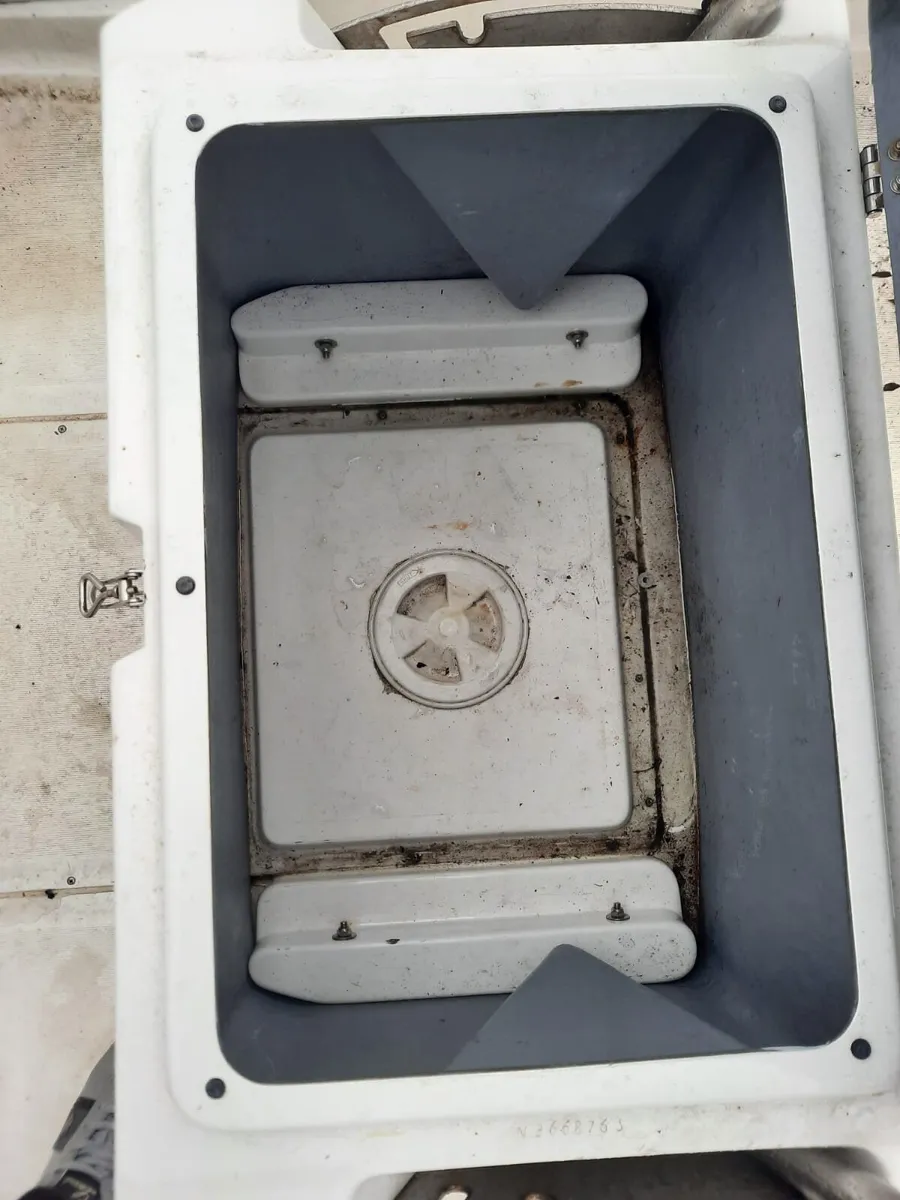 Rib with engine and trailer - Image 3