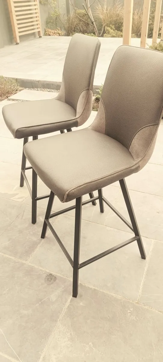 2 Island Chairs - Image 4