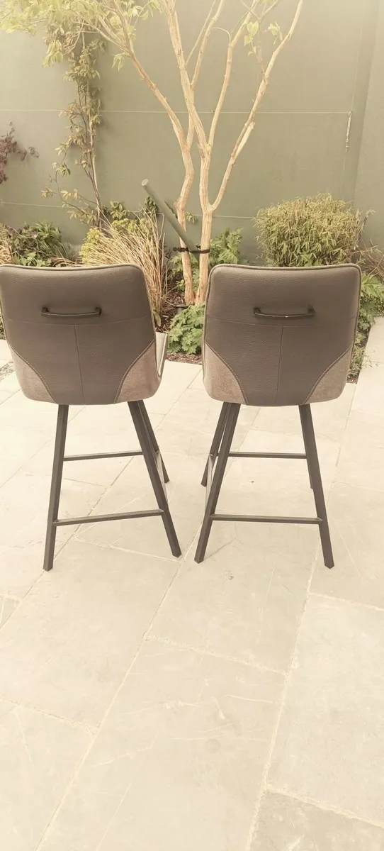 2 Island Chairs - Image 2