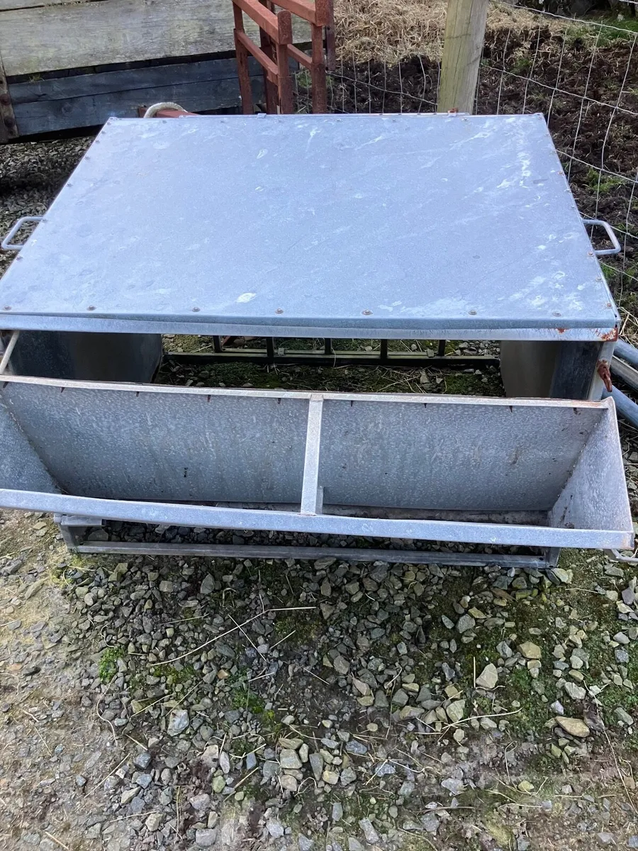 Farm machinery - lamb feeder - Image 1