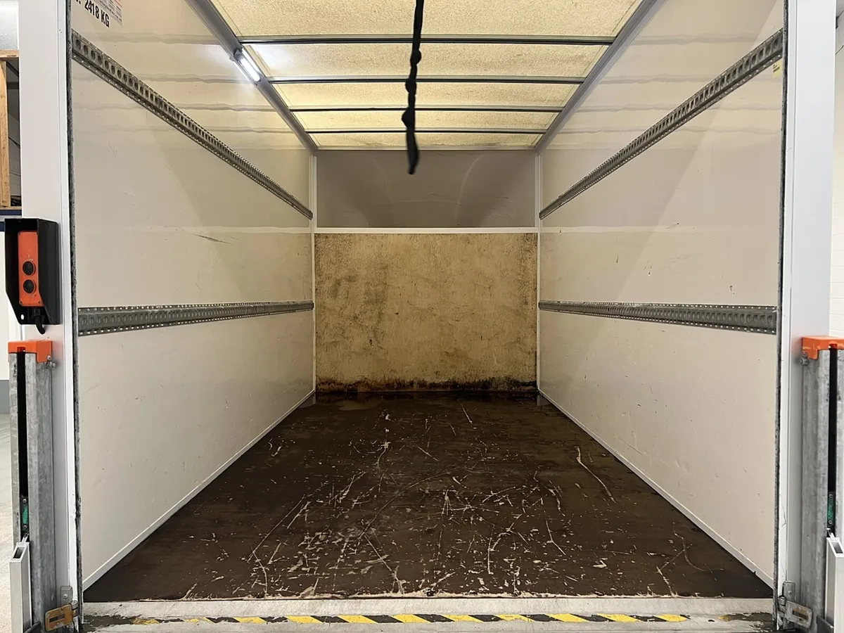 2023 Iveco Daily Luton Box Van - Image 2