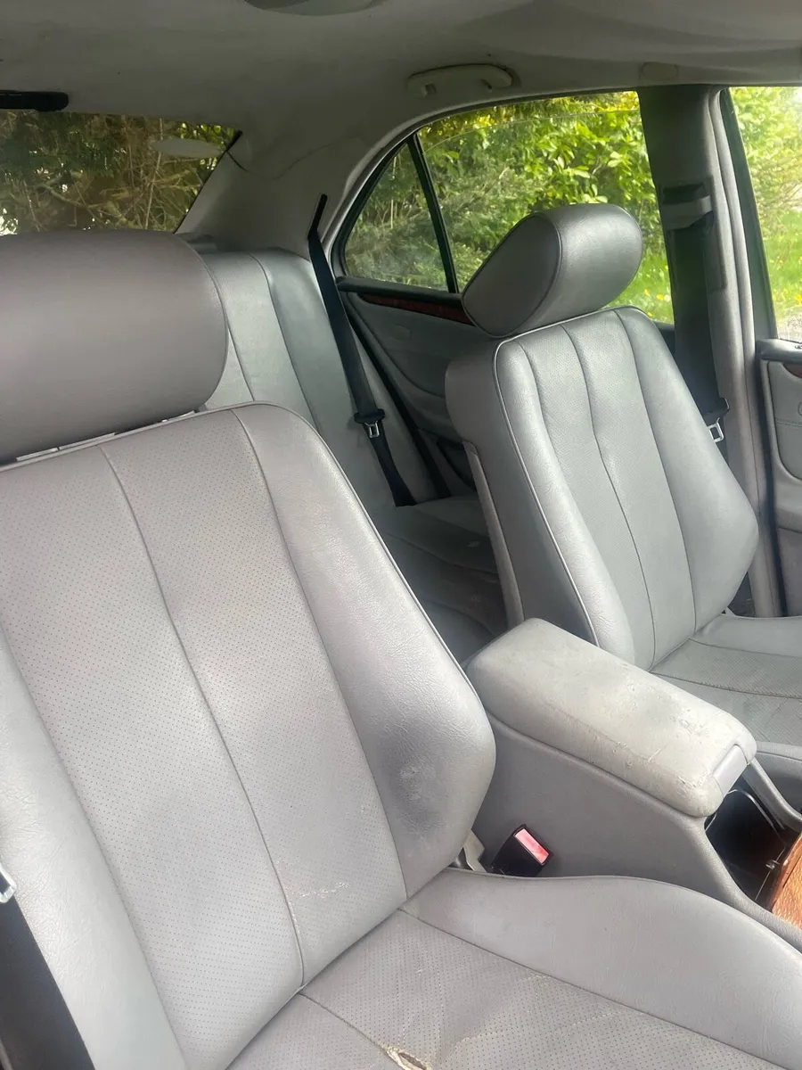 Mercedes E300 Turbodiesel - Image 4