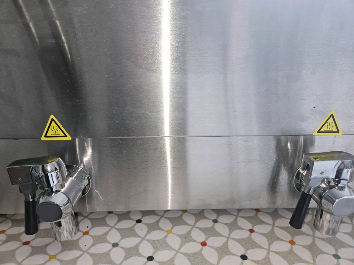 Commercial Electric Twin Tank Deep Fryer. - Image 2