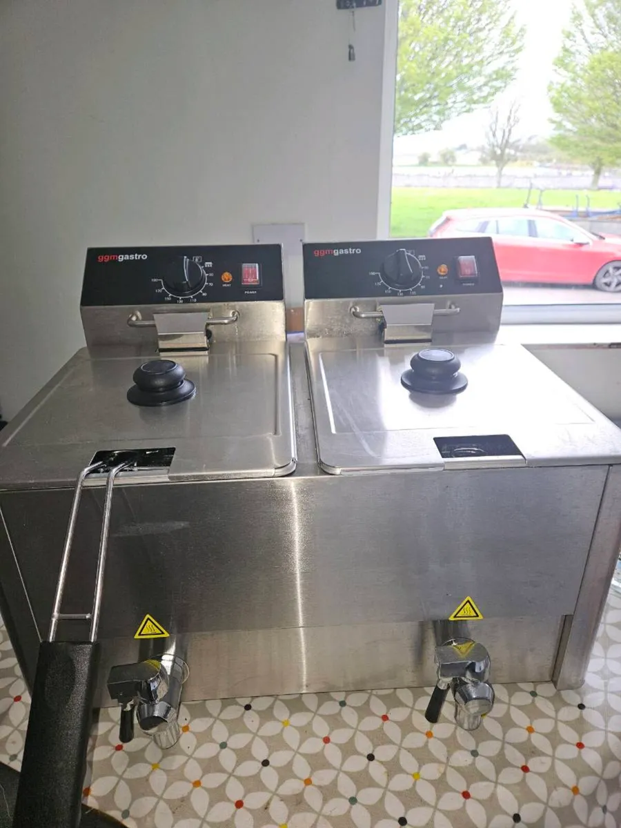 Commercial Electric Twin Tank Deep Fryer. - Image 1