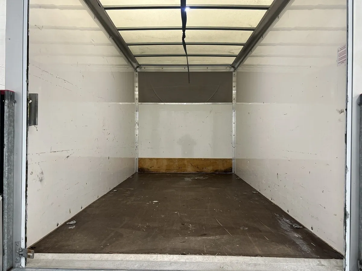 2023 Iveco Daily Luton Box Van - Image 2