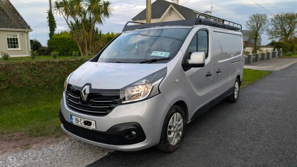 Renault Traffic Pro van - Image 2