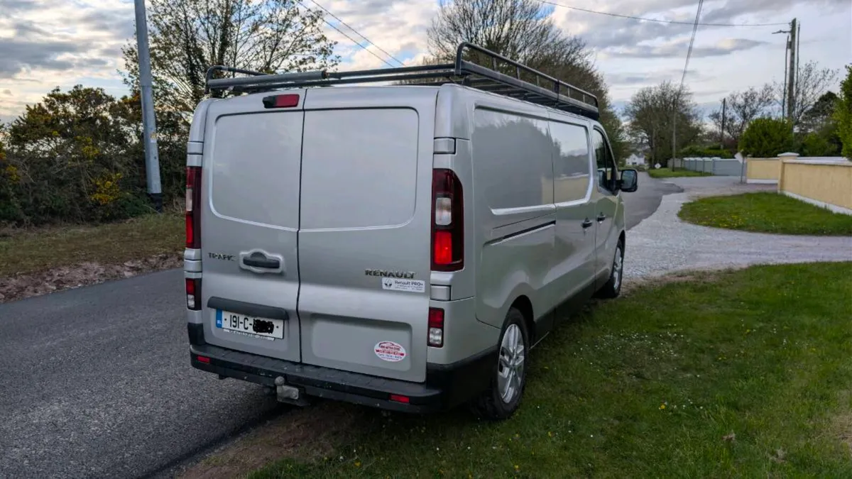 Renault Traffic Pro van - Image 3