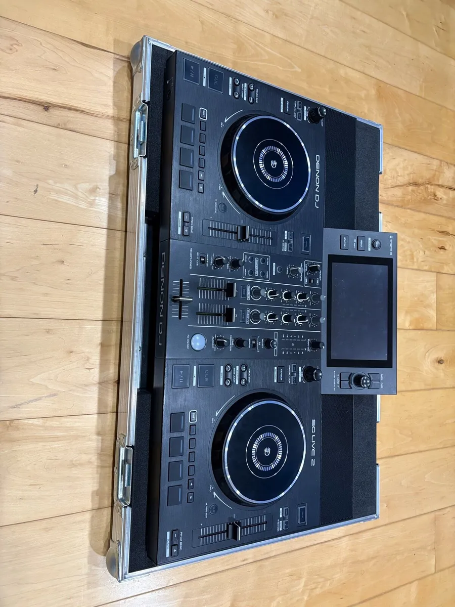 Denon dj decks sc live 2 with flight case - Image 4