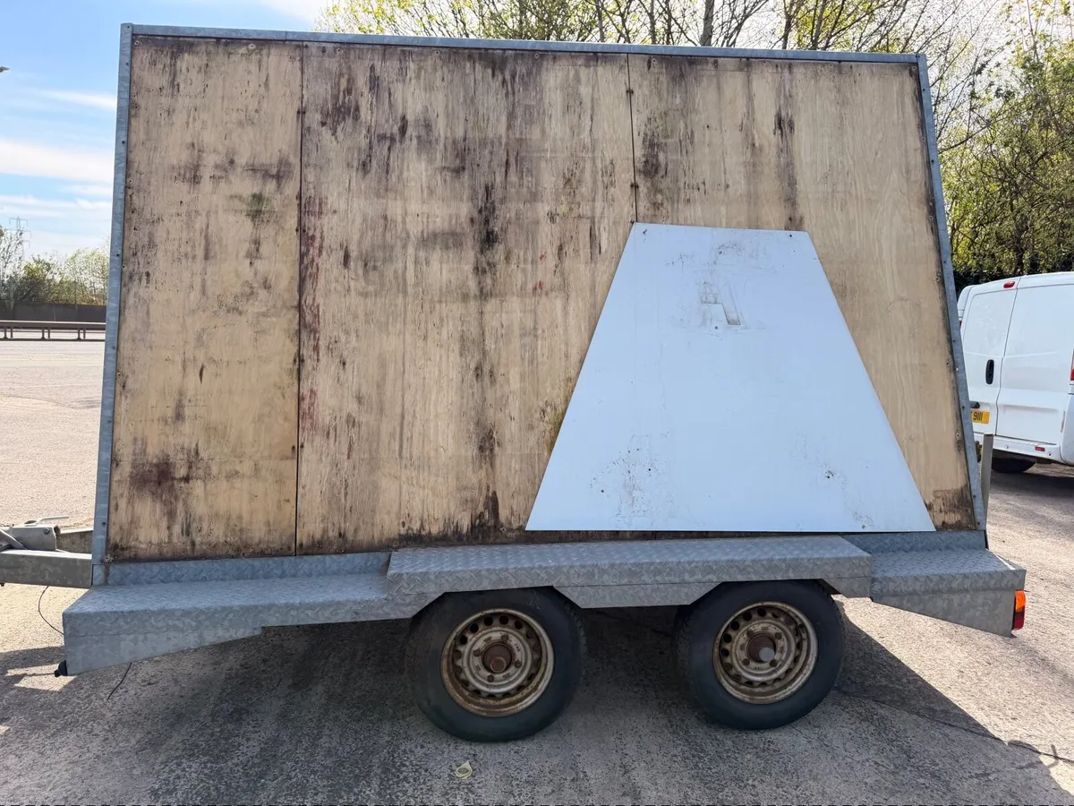 Advertising trailer - Image 4