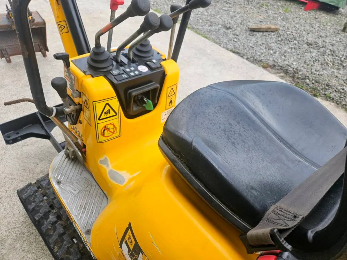 2022 JCB 8008 - Image 4