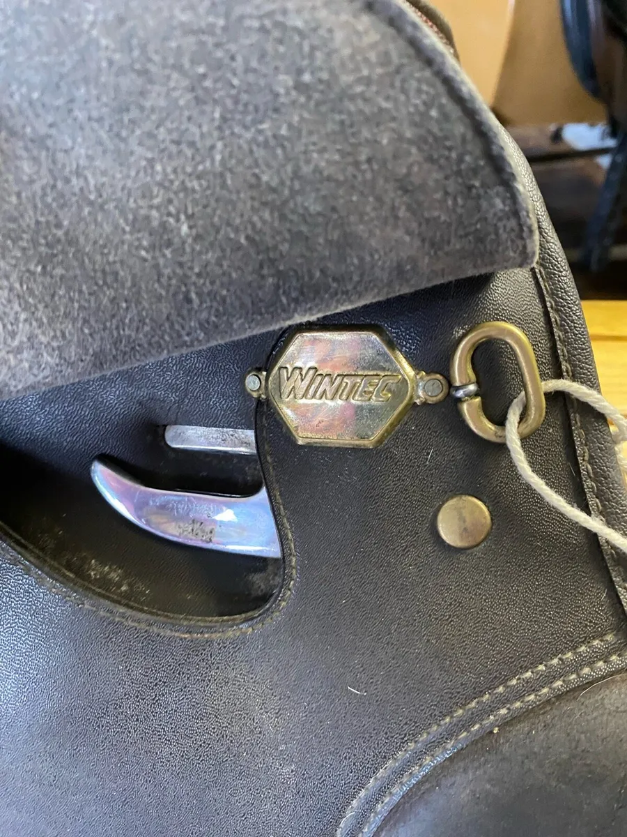 18” Wintec adjustable saddle brown - Image 2