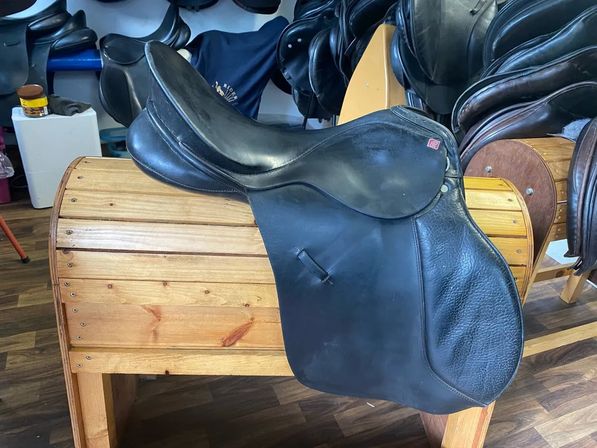 18” Rossnier black Leather saddle - Image 2