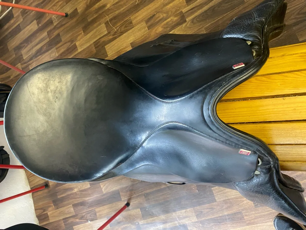 18” Rossnier black Leather saddle - Image 3