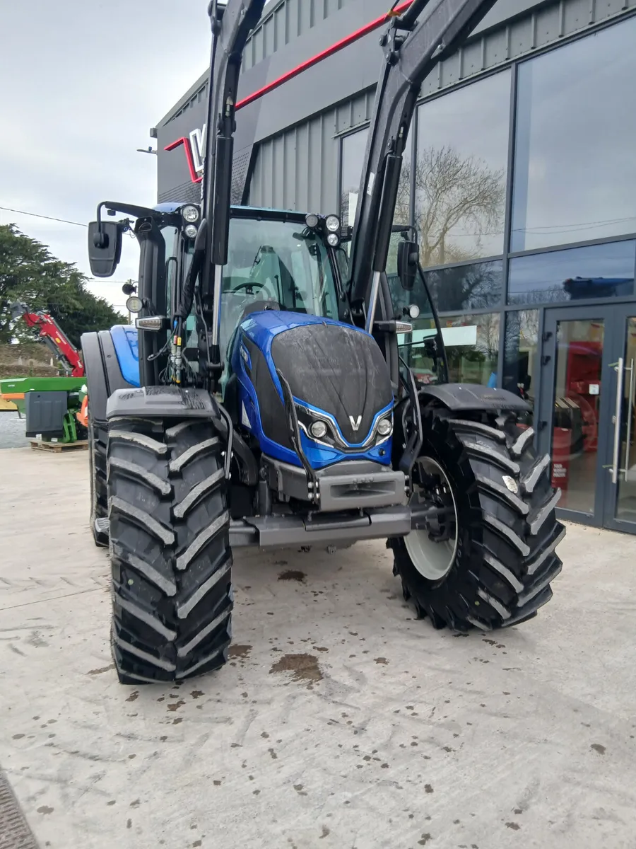 Valtra N175 & loader - Image 4