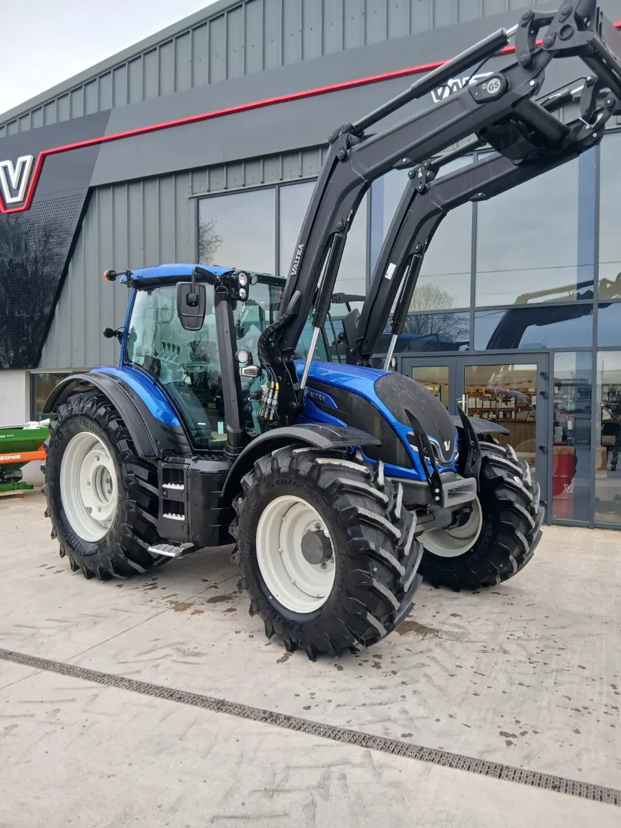 Valtra N175 & loader - Image 3