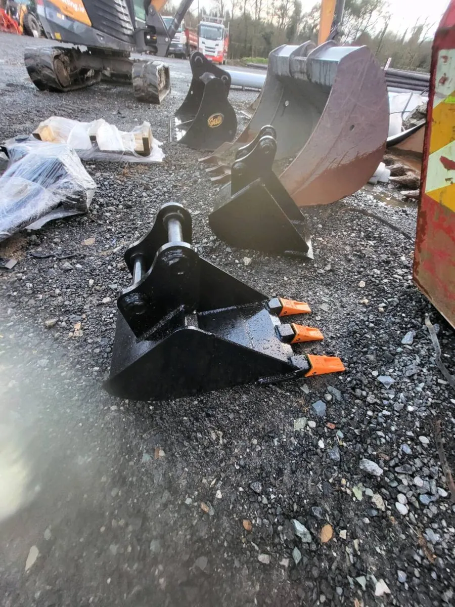 Bucket repairs and refurbishment - Image 4