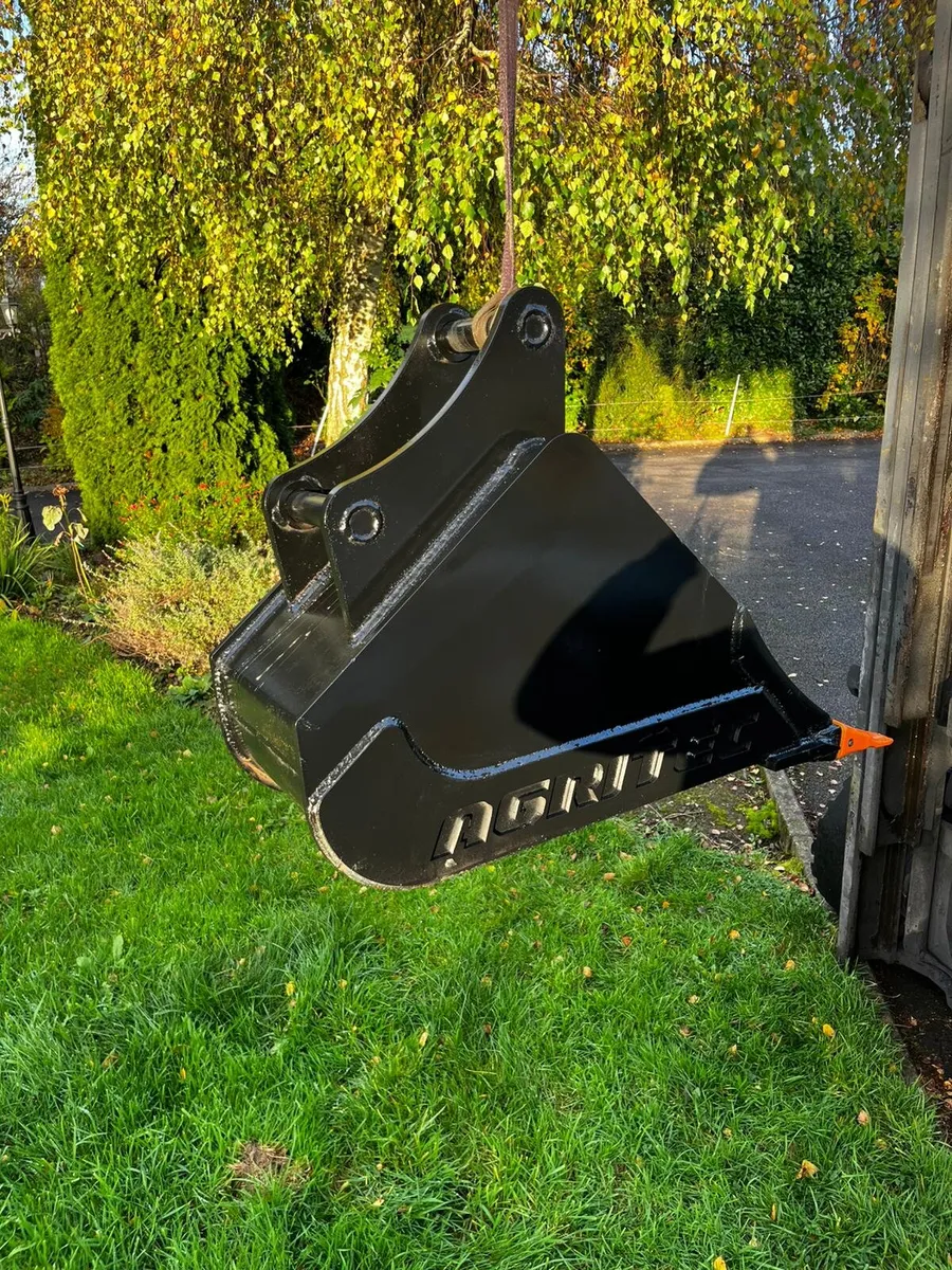 Bucket repairs and refurbishment - Image 1