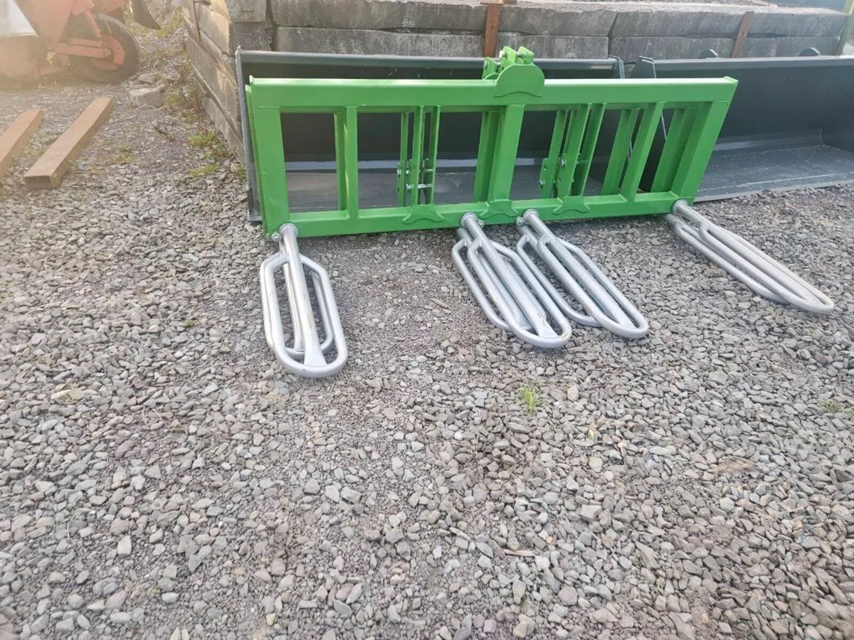 Bale handlers - Image 1