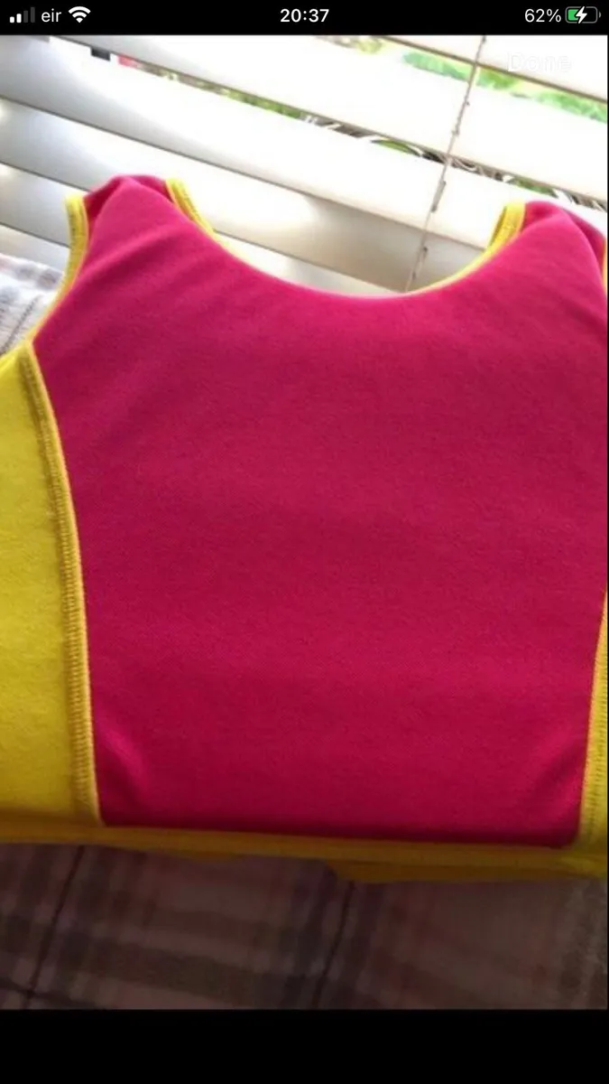 Girjs life jacket age 2/3 €10 - Image 2
