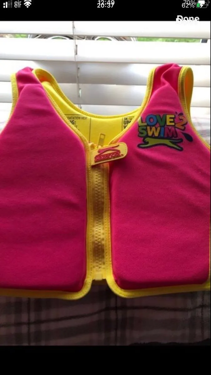 Girjs life jacket age 2/3 €10 - Image 4