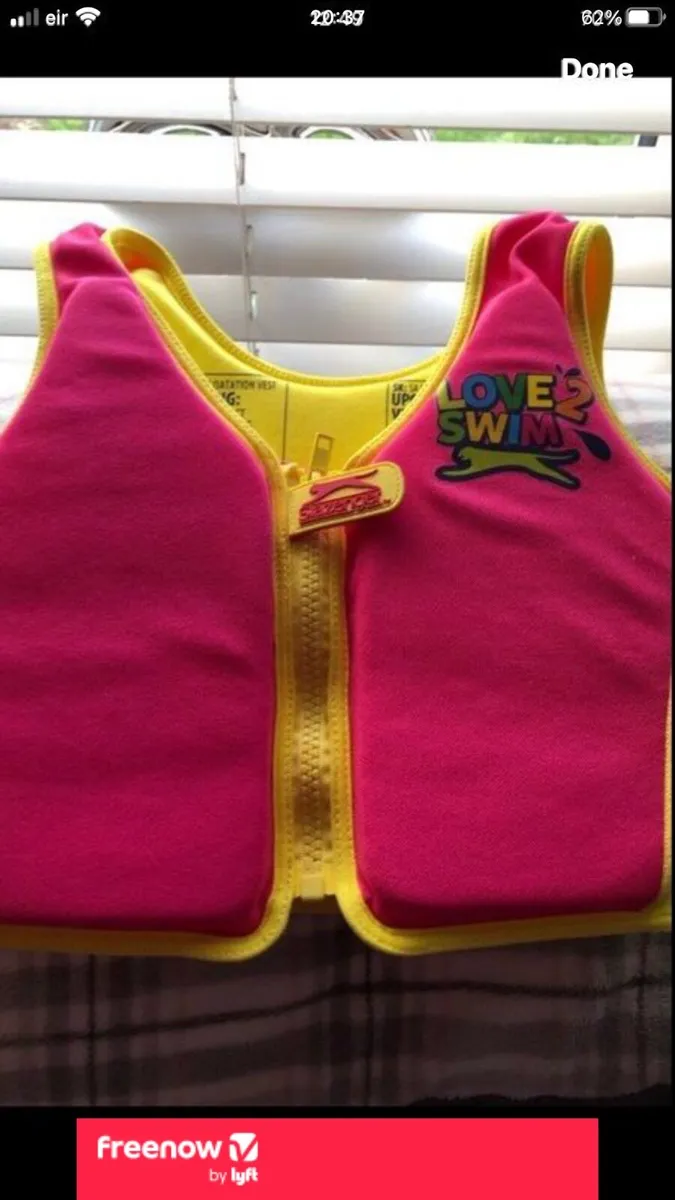 Girjs life jacket age 2/3 €10 - Image 1