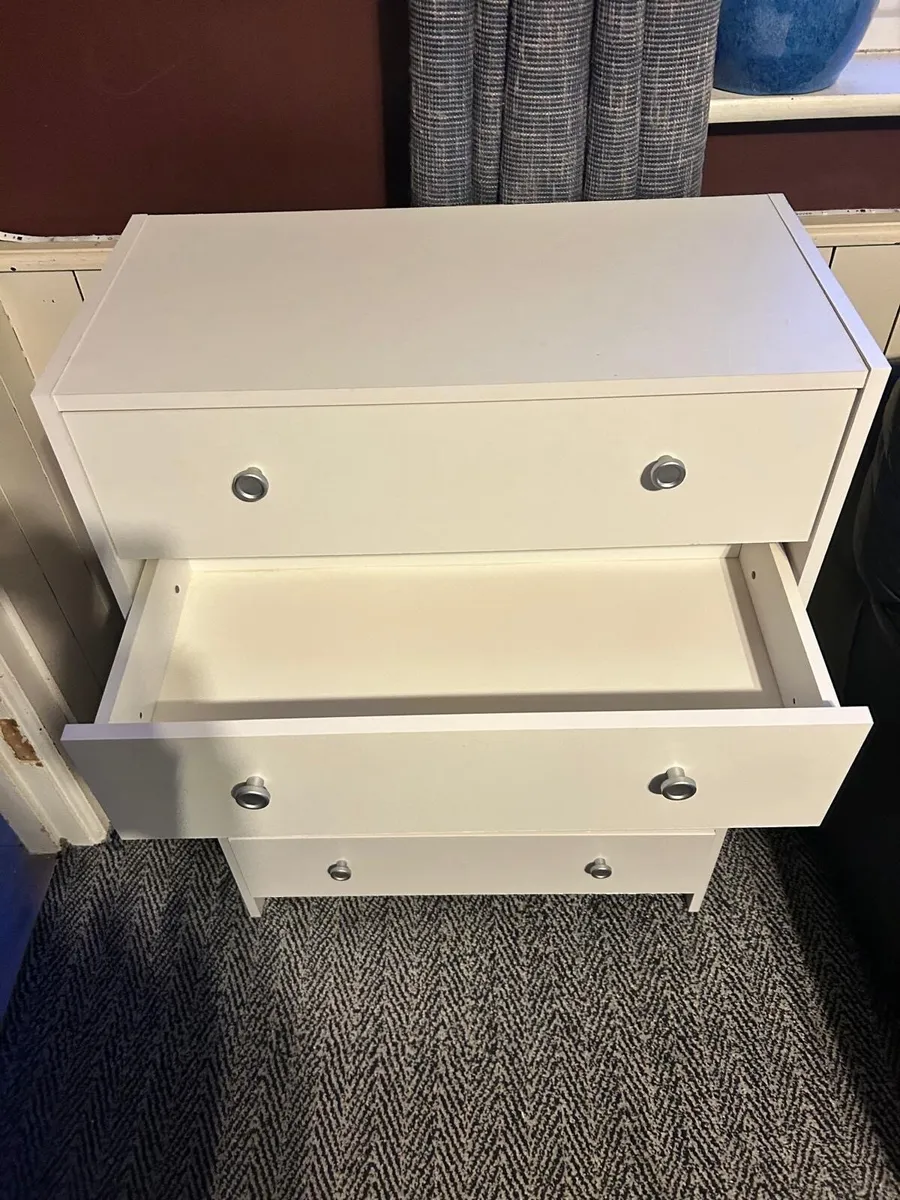 White chest of drawers - Image 2