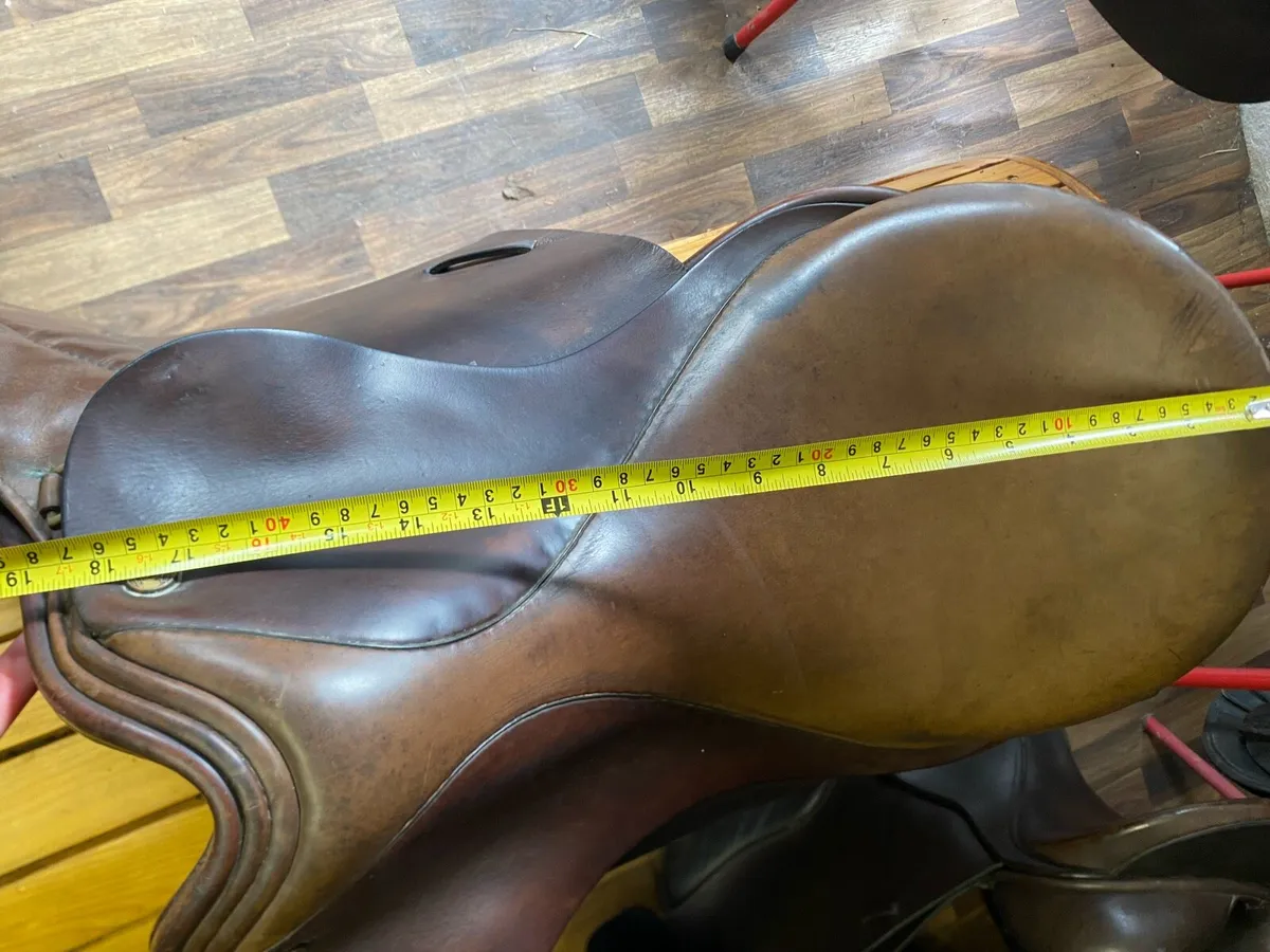 17-17.5 medium symonds brown Leather saddle - Image 4