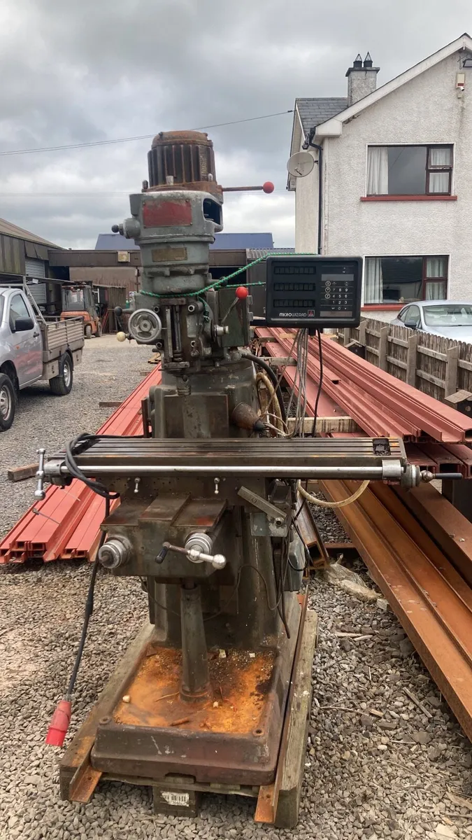 Beaver milling machine - Image 1