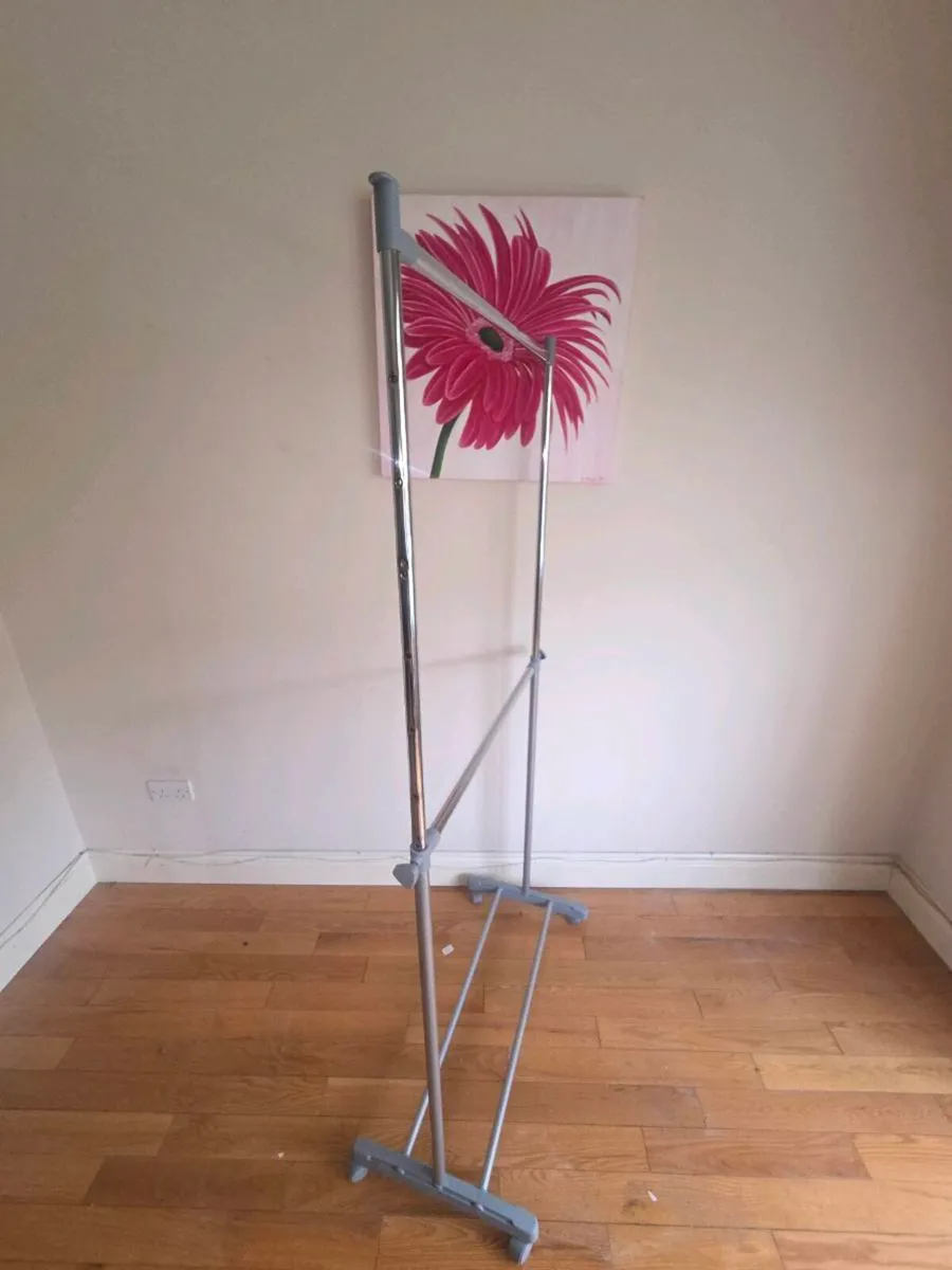 Clothes hanger on wheels - Image 2