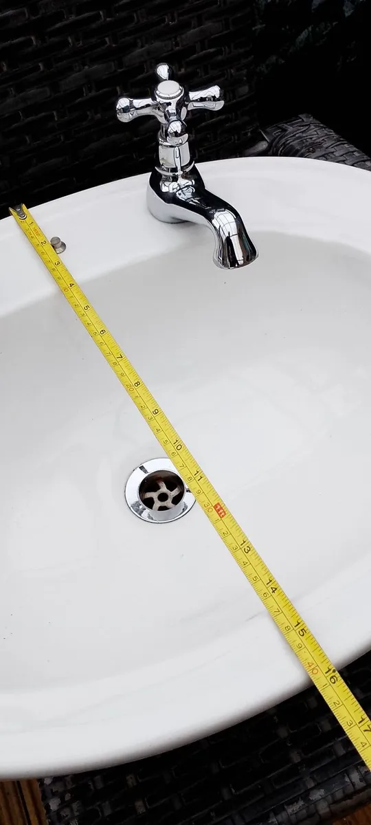 Bathroom sink with taps - Image 4