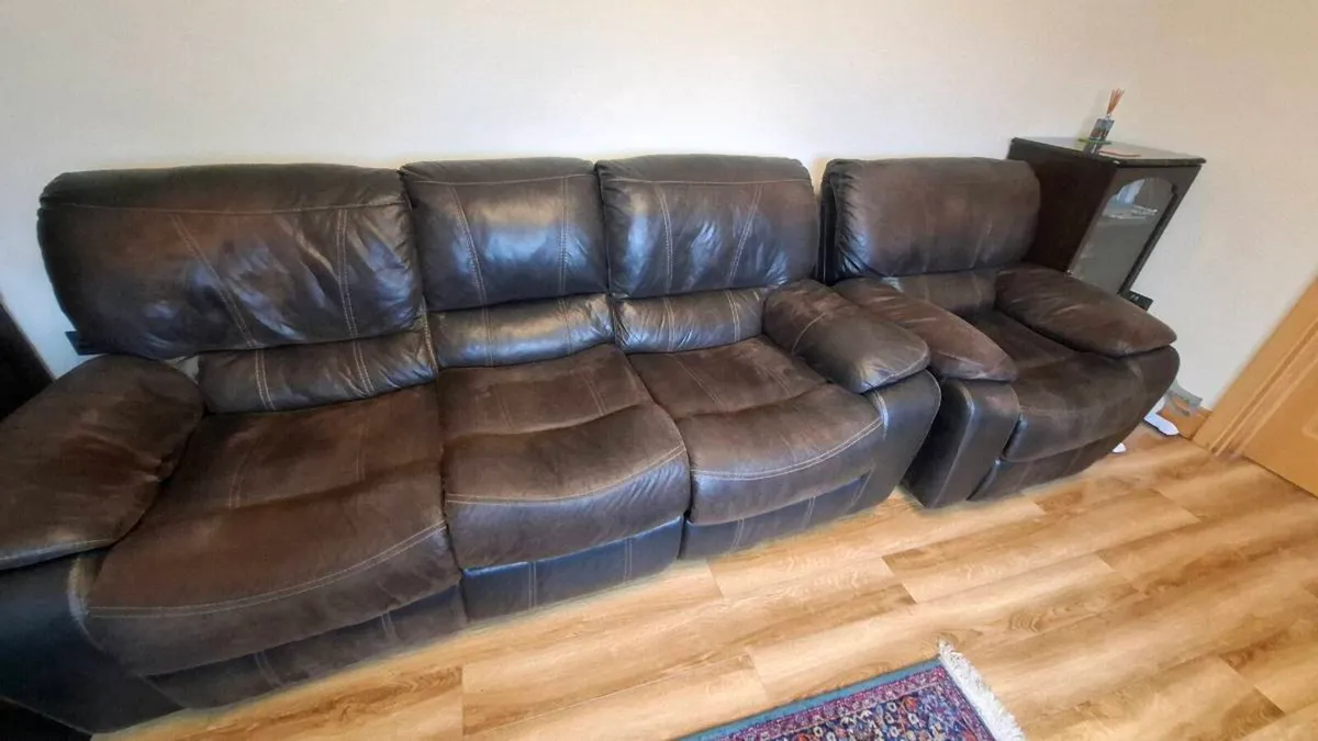 3 seater recliner sofa with 2 x recliner armchairs - Image 2