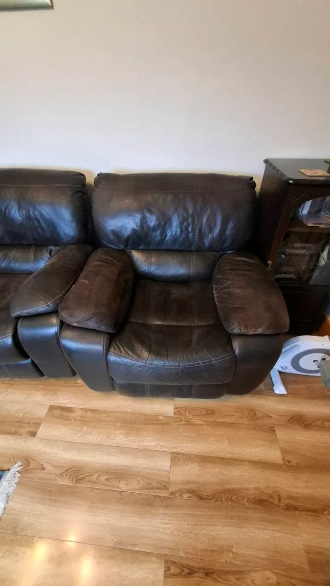 3 seater recliner sofa with 2 x recliner armchairs - Image 3