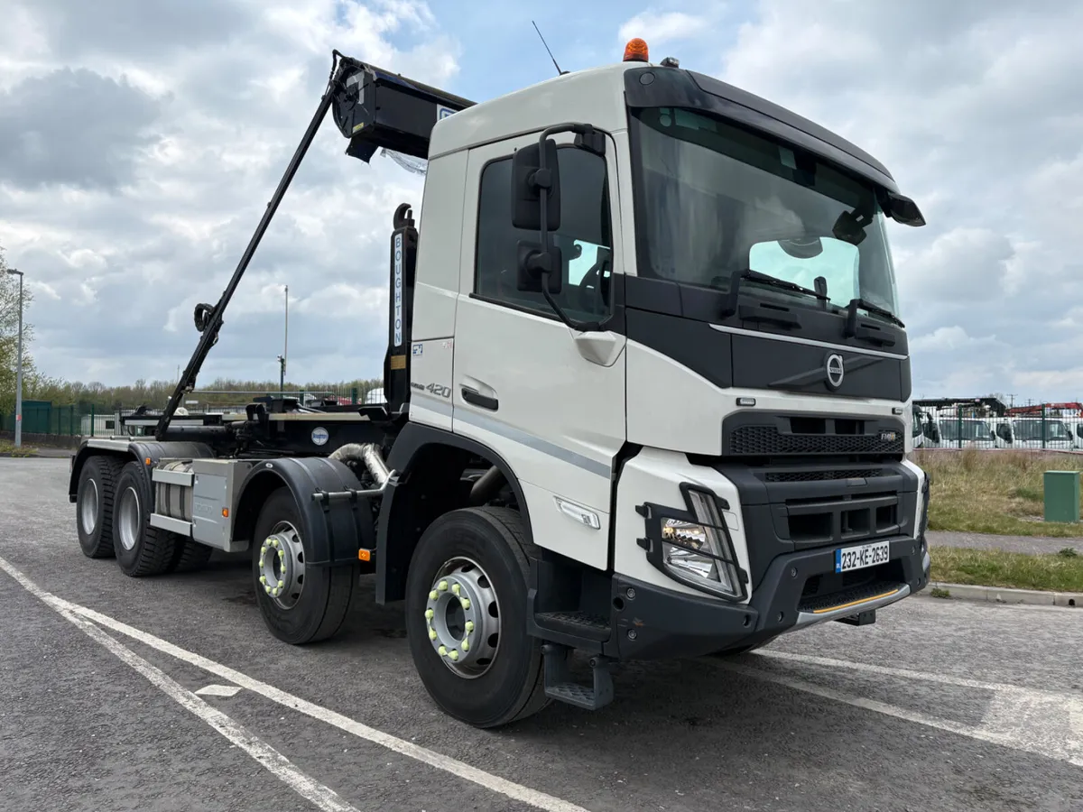 2023 Volvo FMX Hookloader - Image 1