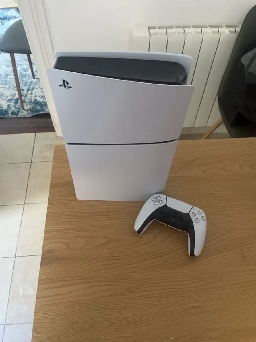 Playstation 5 console and controller