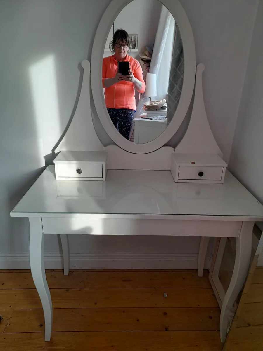 Dressing table