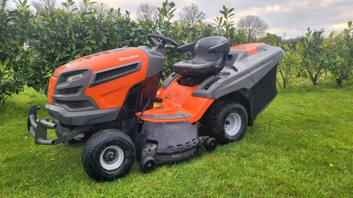 Husqvarna TC342 ride on lawn mower - Image 2