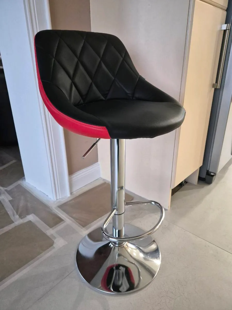 Bar stools x 4 - Image 1