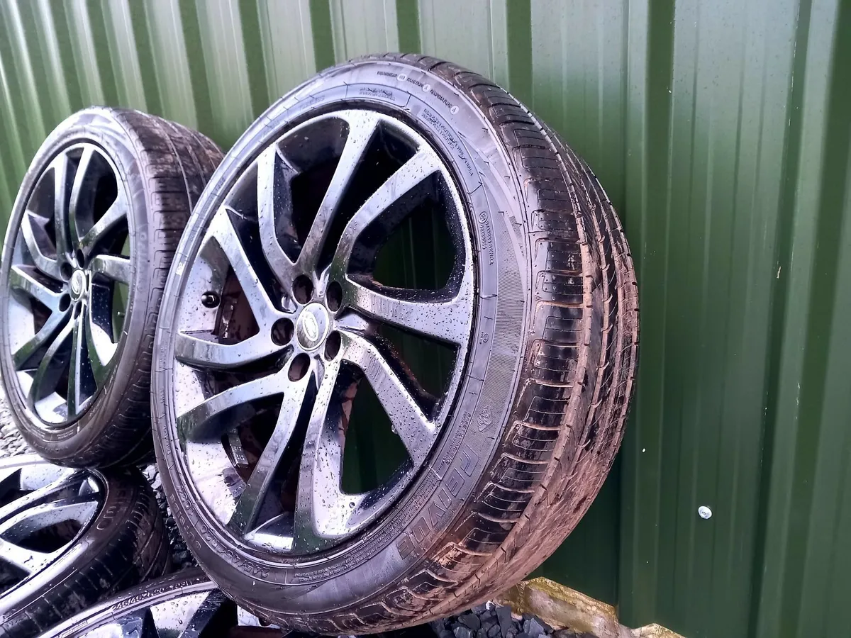 ■ 5x108 Alloys 20s in Excellent Condition ■ - Image 3