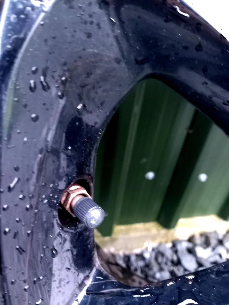 ■ 5x108 Alloys 20s in Excellent Condition ■ - Image 4